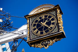 2017-12 No3 clock in Guildford high street